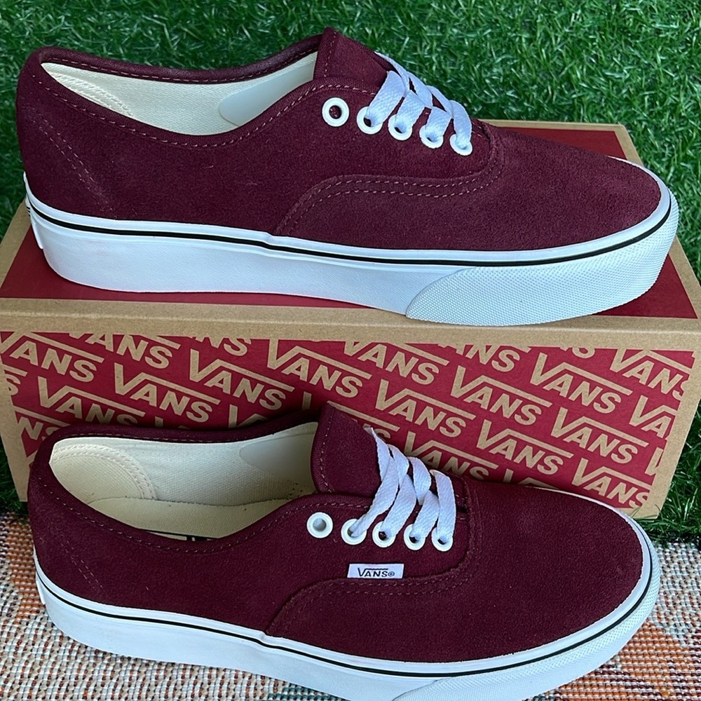 Vans WMNS Authentic Platfor
(Suede) Port Royale/True
VN0ARAVRJNR PlatformS - Picture 4 of 16